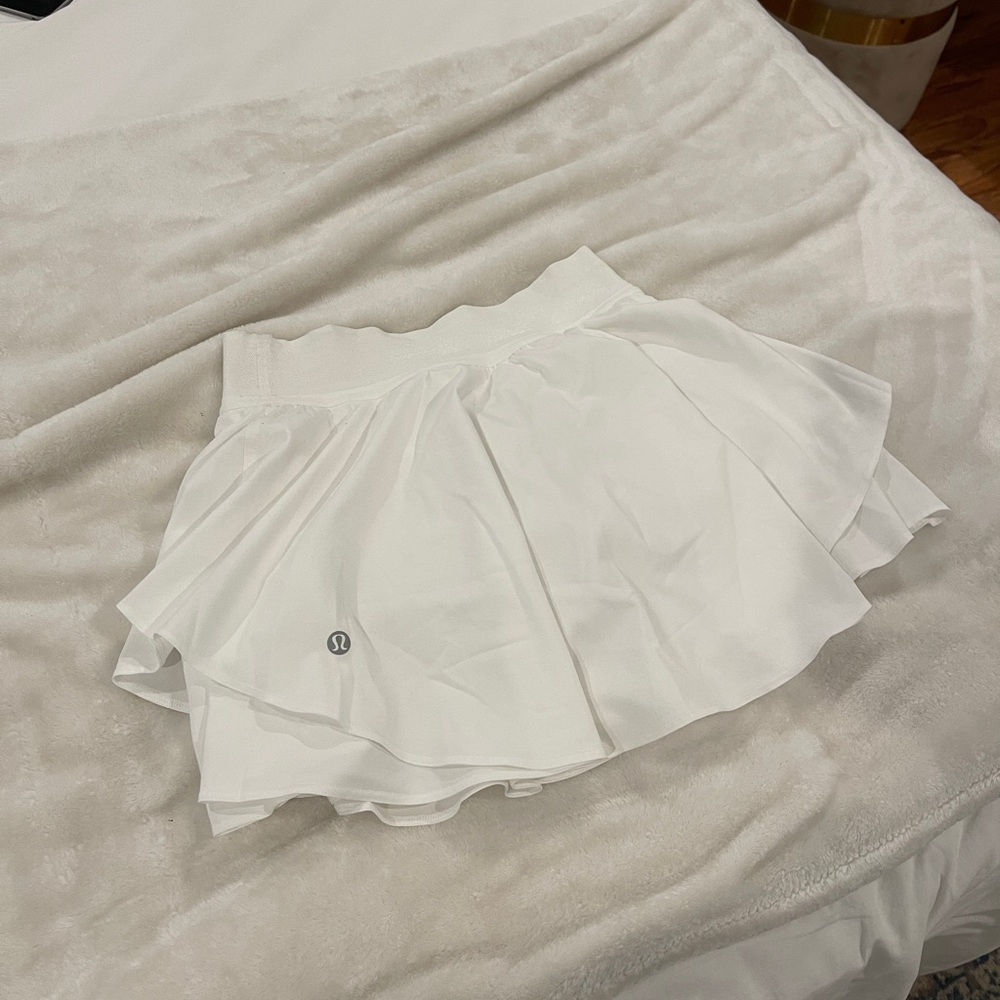 Lululemon court rival tennis skirt white size 2